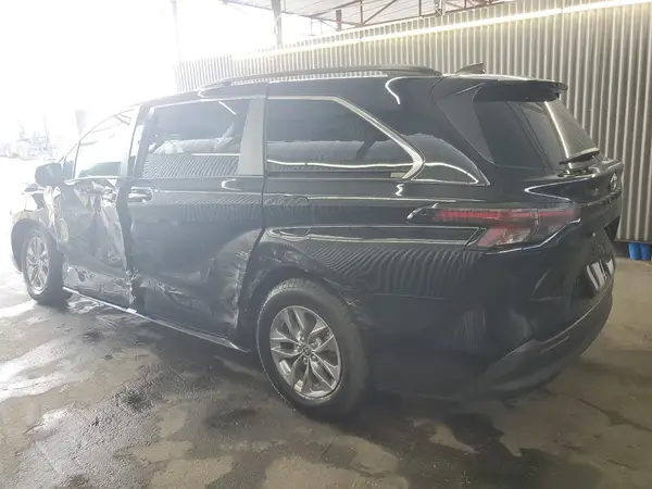 5TDYRKEC6RS185821 2024 TOYOTA SIENNA - Image 2