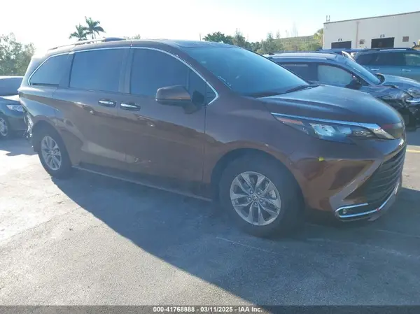 5TDYRKEC6RS191943 2024 TOYOTA SIENNA - Image 1