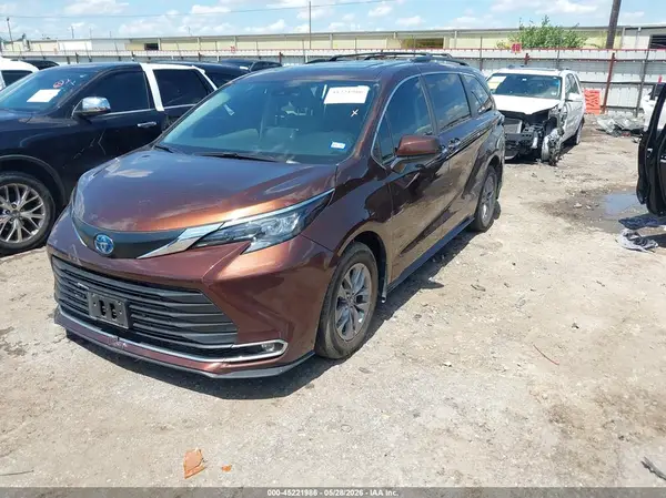 5TDYRKEC6RS192719 2024 TOYOTA SIENNA - Image 2