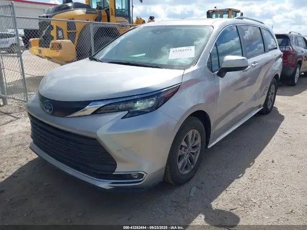 5TDYRKEC6RS194213 2024 TOYOTA SIENNA - Image 2