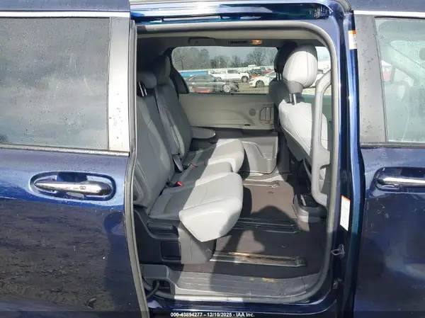 5TDYRKEC6RS195118 2024 TOYOTA SIENNA - Image 8