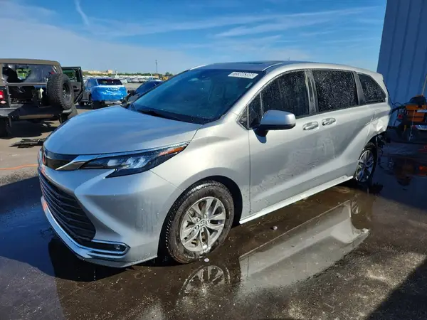 5TDYRKEC6RS212242 2024 TOYOTA SIENNA - Image 1