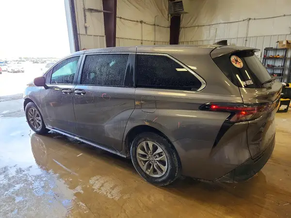 5TDYRKEC6RS212256 2024 TOYOTA SIENNA - Image 2