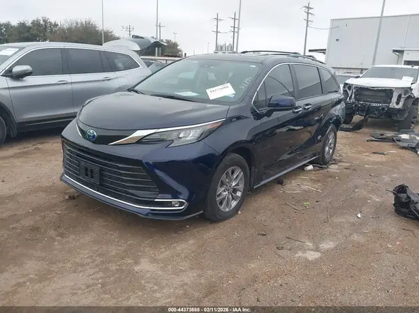 5TDYRKEC6RS216422 2024 TOYOTA SIENNA - Image 2