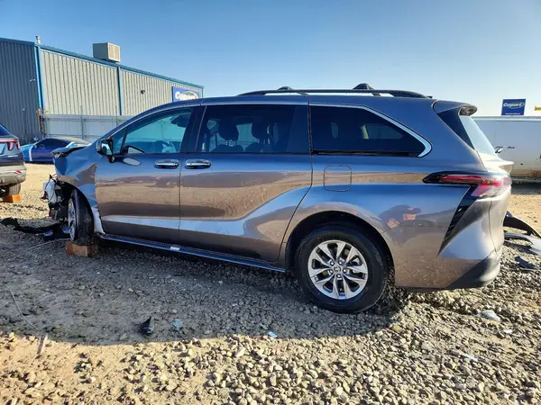5TDYRKEC6RS216601 2024 TOYOTA SIENNA - Image 2