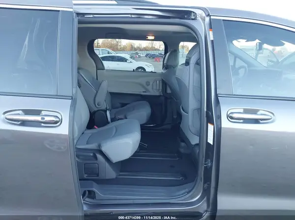 5TDYRKEC6RS217506 2024 TOYOTA SIENNA - Image 8