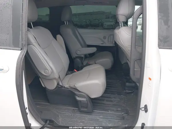5TDYRKEC6SS241598 2025 TOYOTA SIENNA - Image 8