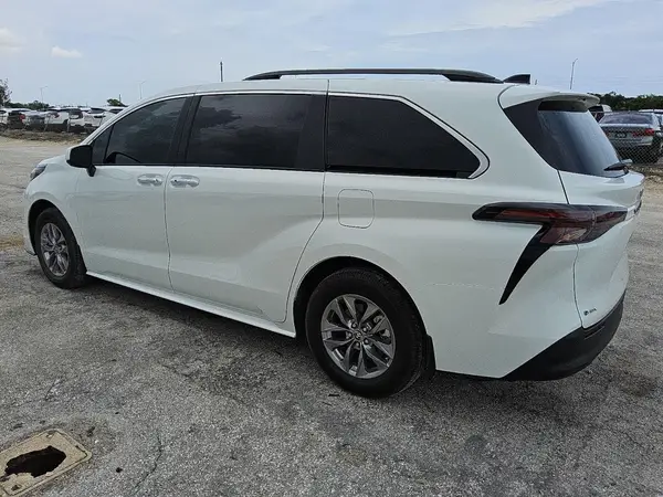 5TDYRKEC6SS241682 2025 TOYOTA SIENNA - Image 2