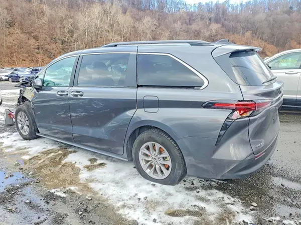 5TDYRKEC6SS242010 2025 TOYOTA SIENNA - Image 2