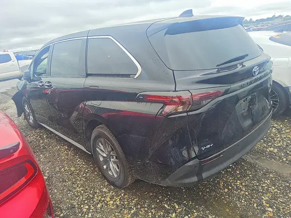 5TDYRKEC6SS272768 2025 TOYOTA SIENNA - Image 2