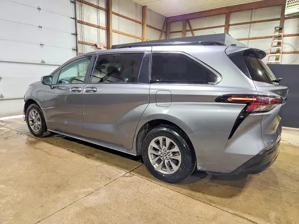5TDYRKEC6TS293542 2026 TOYOTA SIENNA - Image 2