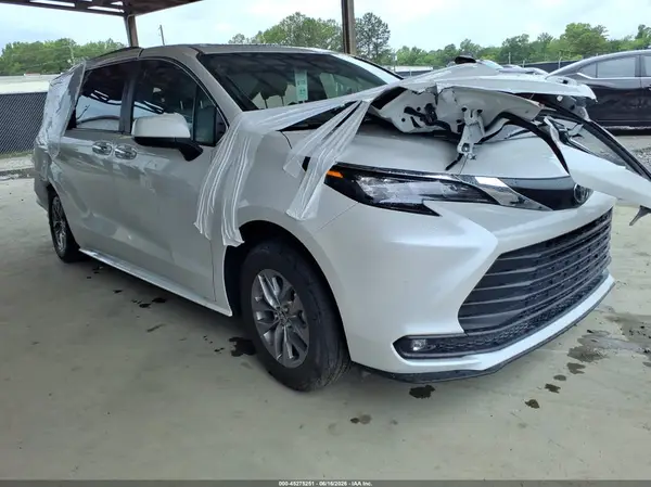 5TDYRKEC6TS318407 2026 TOYOTA SIENNA - Image 1