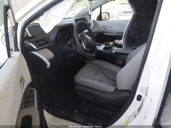 5TDYRKEC6TS318407 2026 TOYOTA SIENNA - Image 8