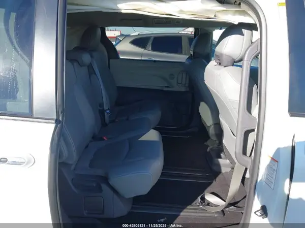 5TDYRKEC7MS004864 2021 TOYOTA SIENNA - Image 8