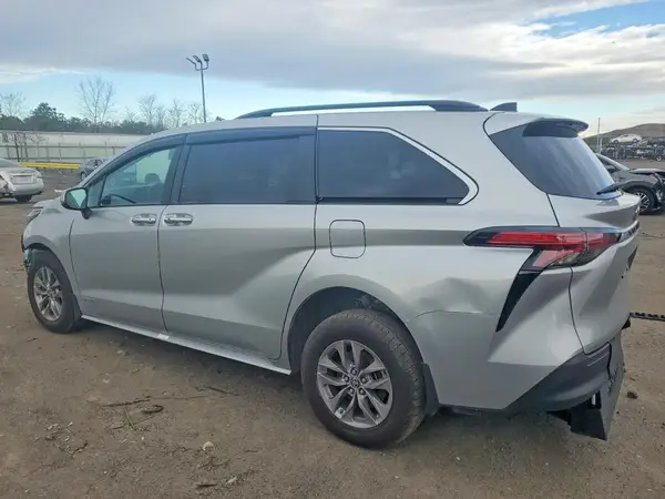 5TDYRKEC7MS010535 2021 TOYOTA SIENNA - Image 2
