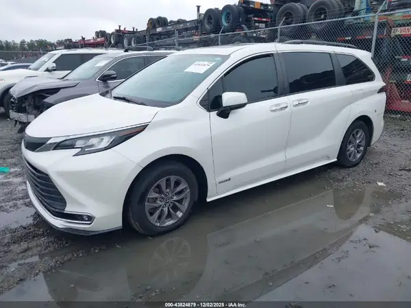 5TDYRKEC7MS014648 2021 TOYOTA SIENNA - Image 2