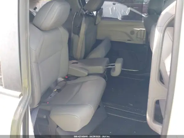 5TDYRKEC7MS017968 2021 TOYOTA SIENNA - Image 8