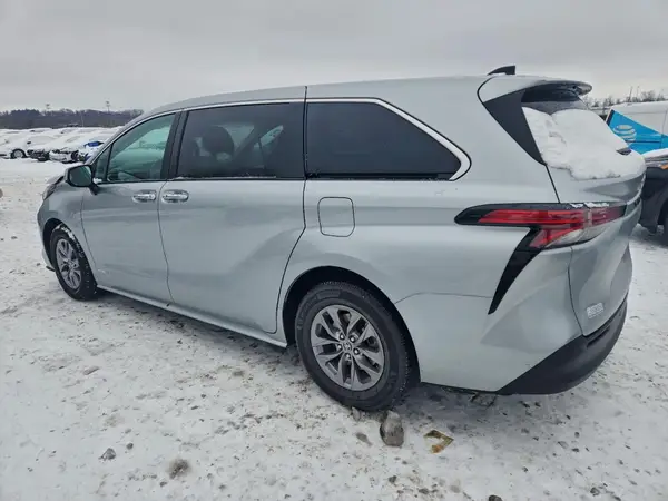 5TDYRKEC7MS023382 2021 TOYOTA SIENNA - Image 2