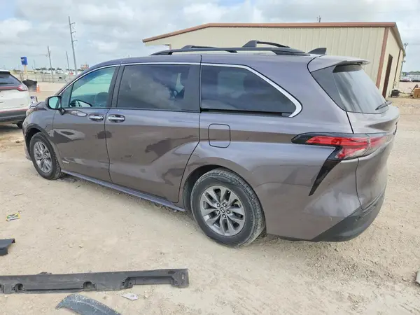 5TDYRKEC7MS029781 2021 TOYOTA SIENNA - Image 2