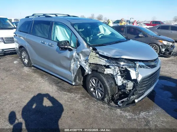 5TDYRKEC7MS032339 2021 TOYOTA SIENNA - Image 1