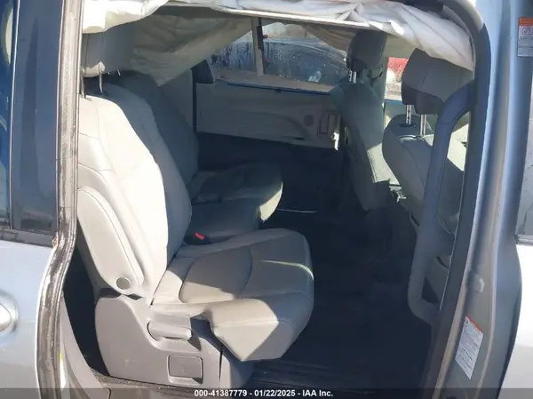 5TDYRKEC7MS032339 2021 TOYOTA SIENNA - Image 8