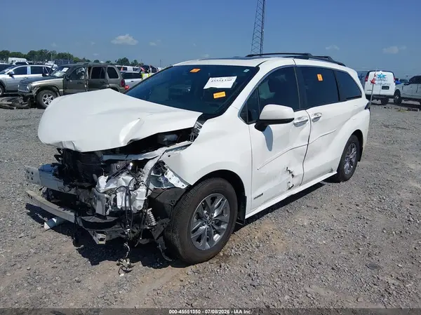 5TDYRKEC7MS048816 2021 TOYOTA SIENNA - Image 2