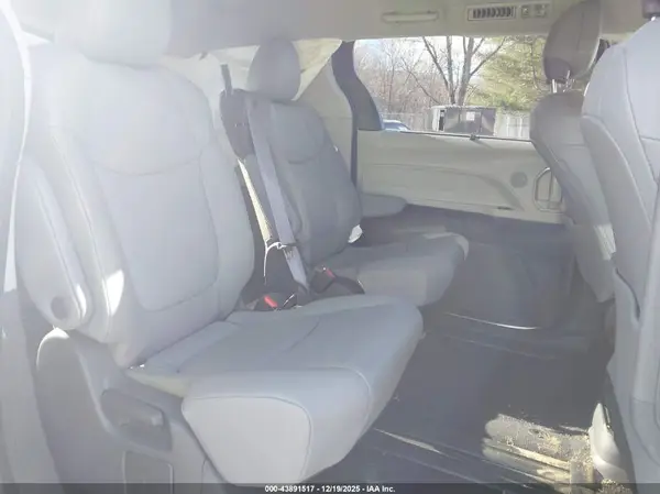 5TDYRKEC7MS052140 2021 TOYOTA SIENNA - Image 8