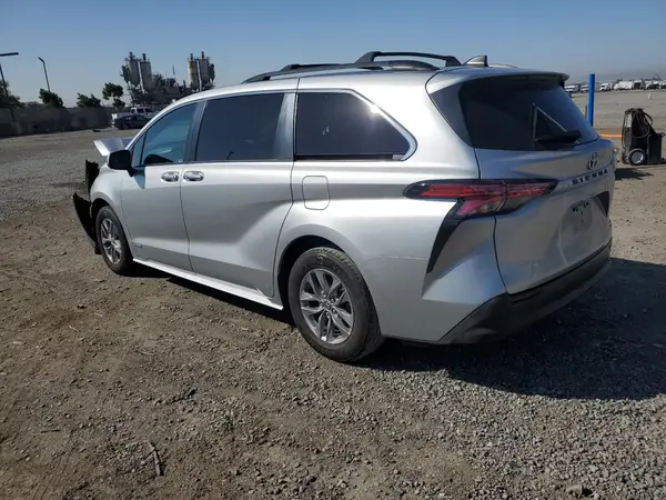 5TDYRKEC7MS072453 2021 TOYOTA SIENNA - Image 2