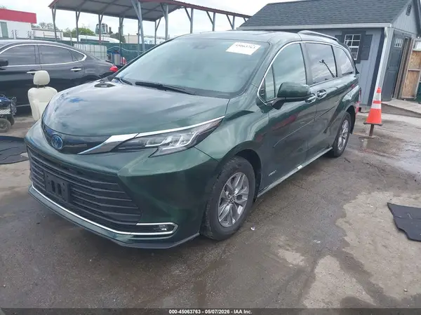 5TDYRKEC7MS074509 2021 TOYOTA SIENNA - Image 2