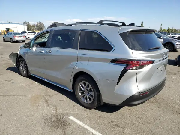 5TDYRKEC7MS074753 2021 TOYOTA SIENNA - Image 2