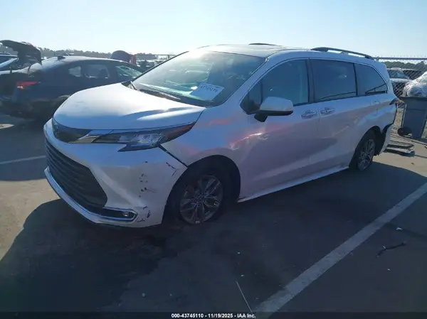 5TDYRKEC7NS081431 2022 TOYOTA SIENNA - Image 2