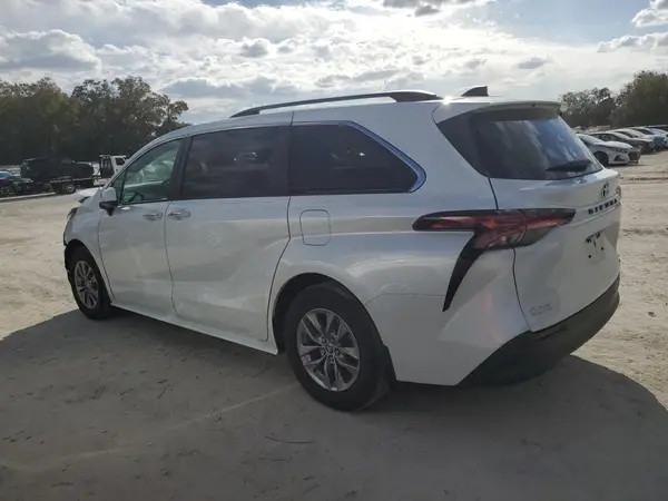 5TDYRKEC7NS087469 2022 TOYOTA SIENNA - Image 2