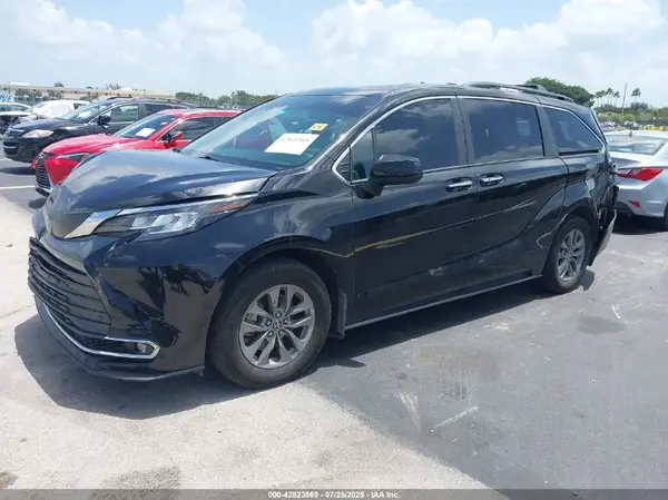 5TDYRKEC7NS092204 2022 TOYOTA SIENNA - Image 2