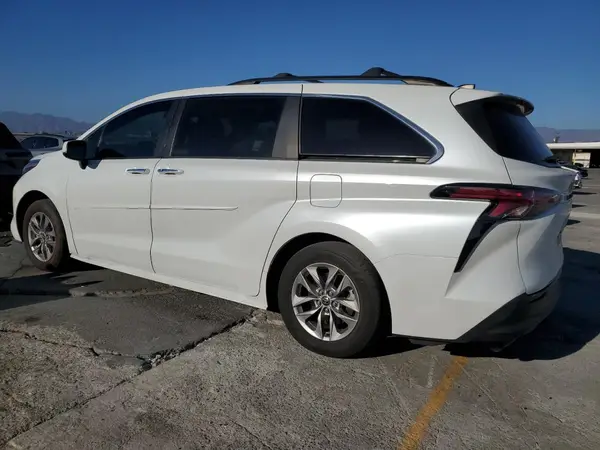 5TDYRKEC7NS094003 2022 TOYOTA SIENNA - Image 2