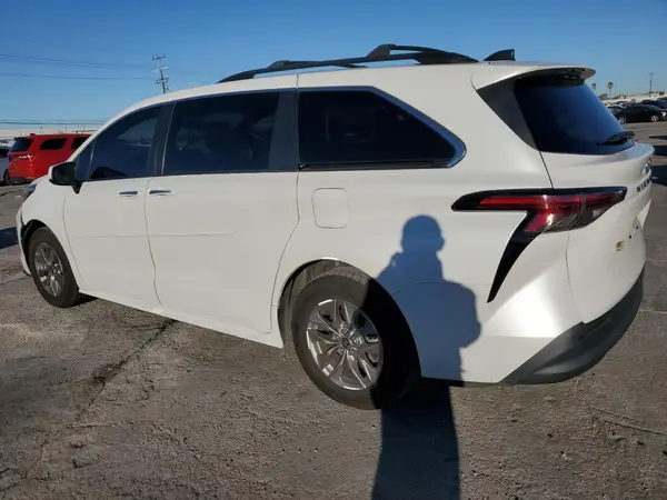 5TDYRKEC7NS094499 2022 TOYOTA SIENNA - Image 2