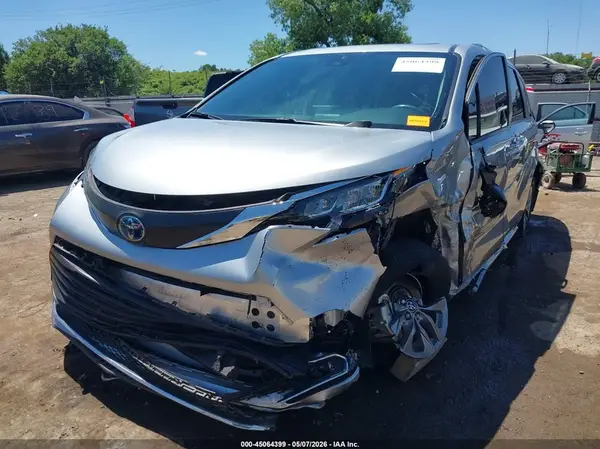 5TDYRKEC7NS108028 2022 TOYOTA SIENNA - Image 2