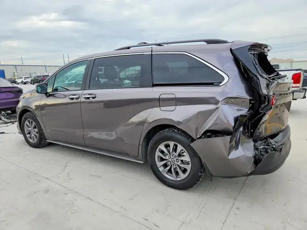 5TDYRKEC7NS108529 2022 TOYOTA SIENNA - Image 2