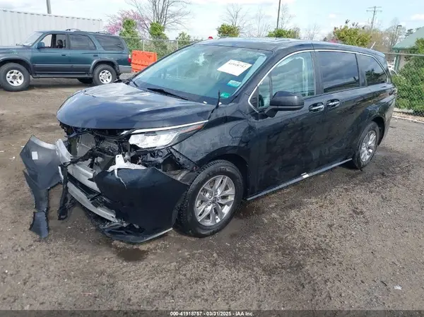 5TDYRKEC7NS114539 2022 TOYOTA SIENNA - Image 2
