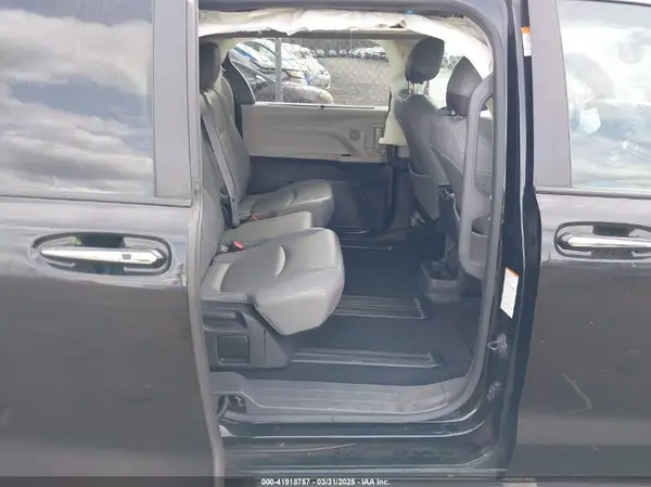5TDYRKEC7NS114539 2022 TOYOTA SIENNA - Image 8