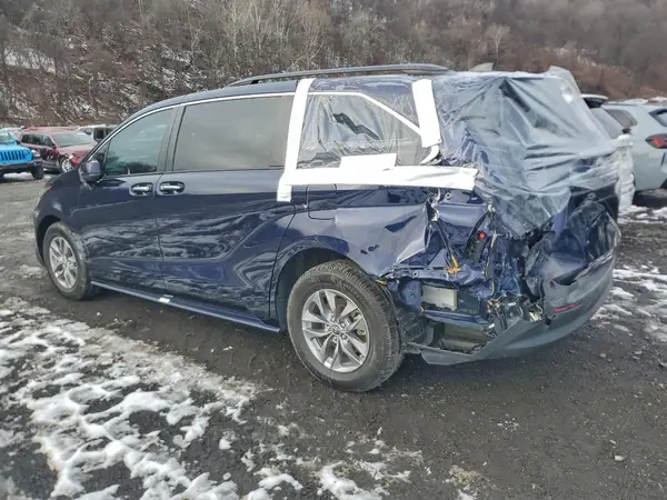 5TDYRKEC7NS115593 2022 TOYOTA SIENNA - Image 2