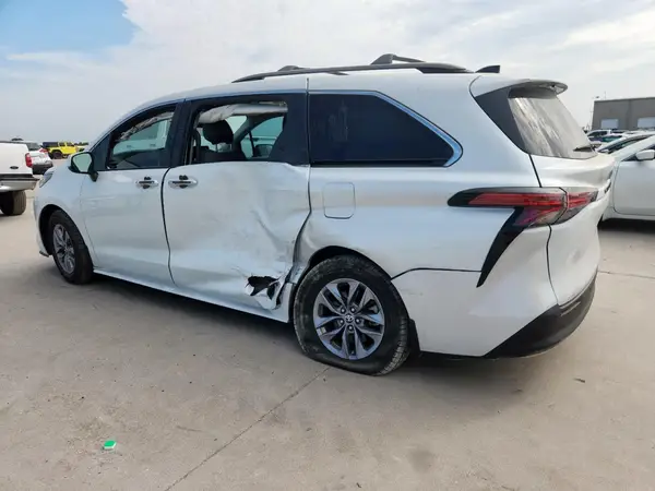 5TDYRKEC7NS117201 2022 TOYOTA SIENNA - Image 2