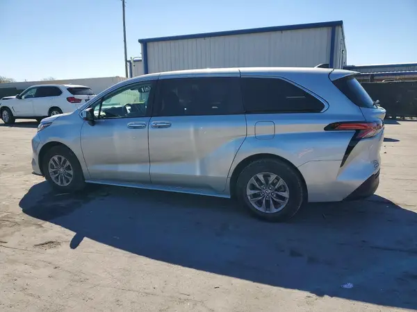 5TDYRKEC7NS130773 2022 TOYOTA SIENNA - Image 2
