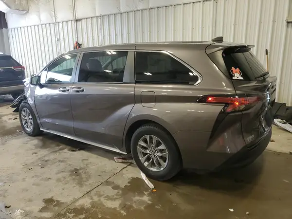 5TDYRKEC7NS131857 2022 TOYOTA SIENNA - Image 2