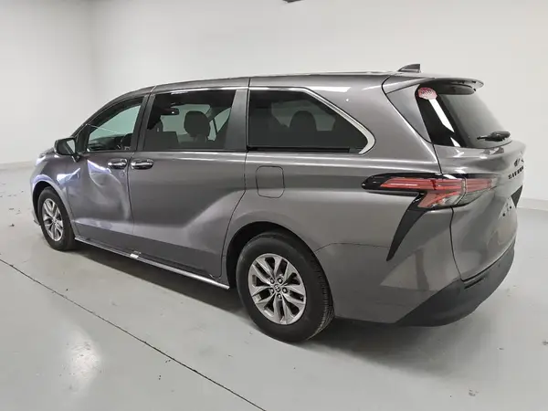5TDYRKEC7NS133804 2022 TOYOTA SIENNA - Image 2