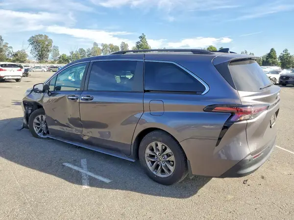 5TDYRKEC7PS142666 2023 TOYOTA SIENNA - Image 2