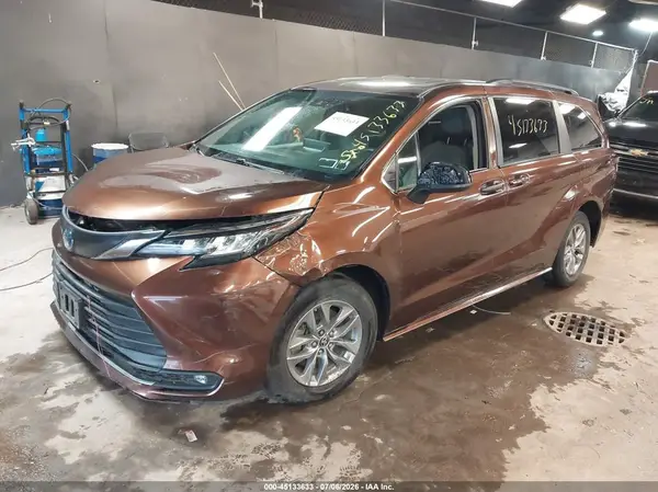 5TDYRKEC7PS143820 2023 TOYOTA SIENNA - Image 2