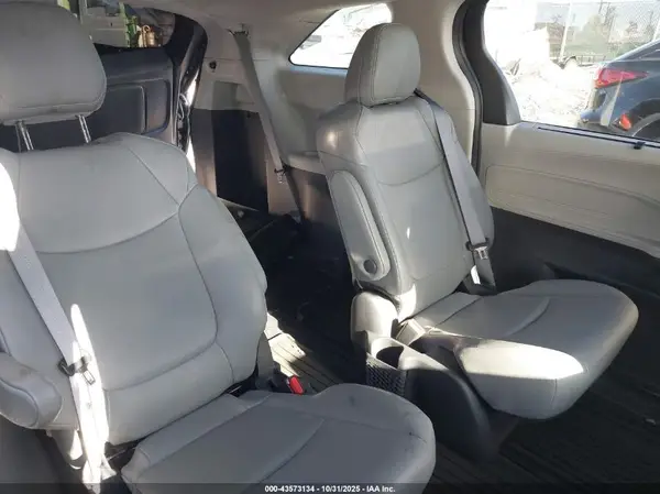 5TDYRKEC7PS147656 2023 TOYOTA SIENNA - Image 8