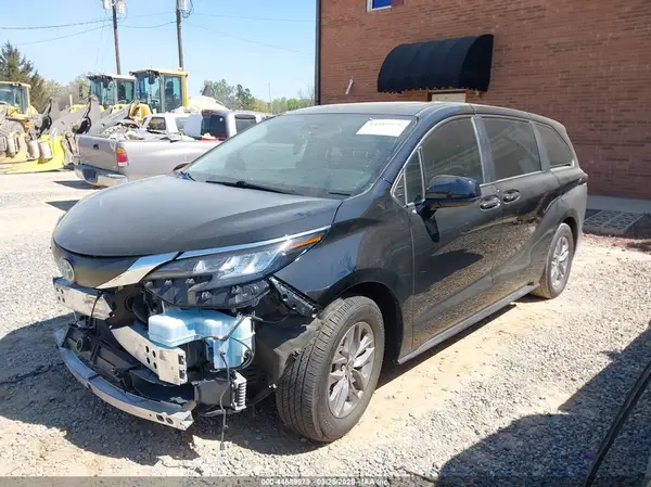 5TDYRKEC7PS152923 2023 TOYOTA SIENNA - Image 2