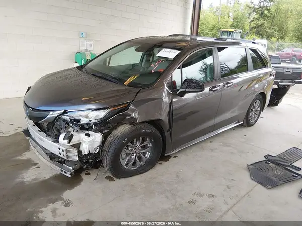 5TDYRKEC7PS155353 2023 TOYOTA SIENNA - Image 2