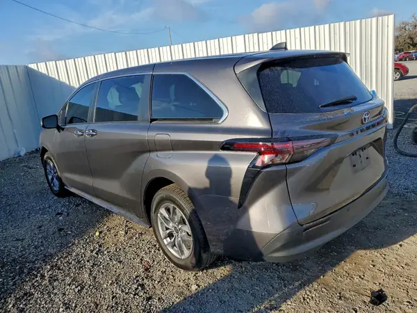 5TDYRKEC7PS157314 2023 TOYOTA SIENNA - Image 2